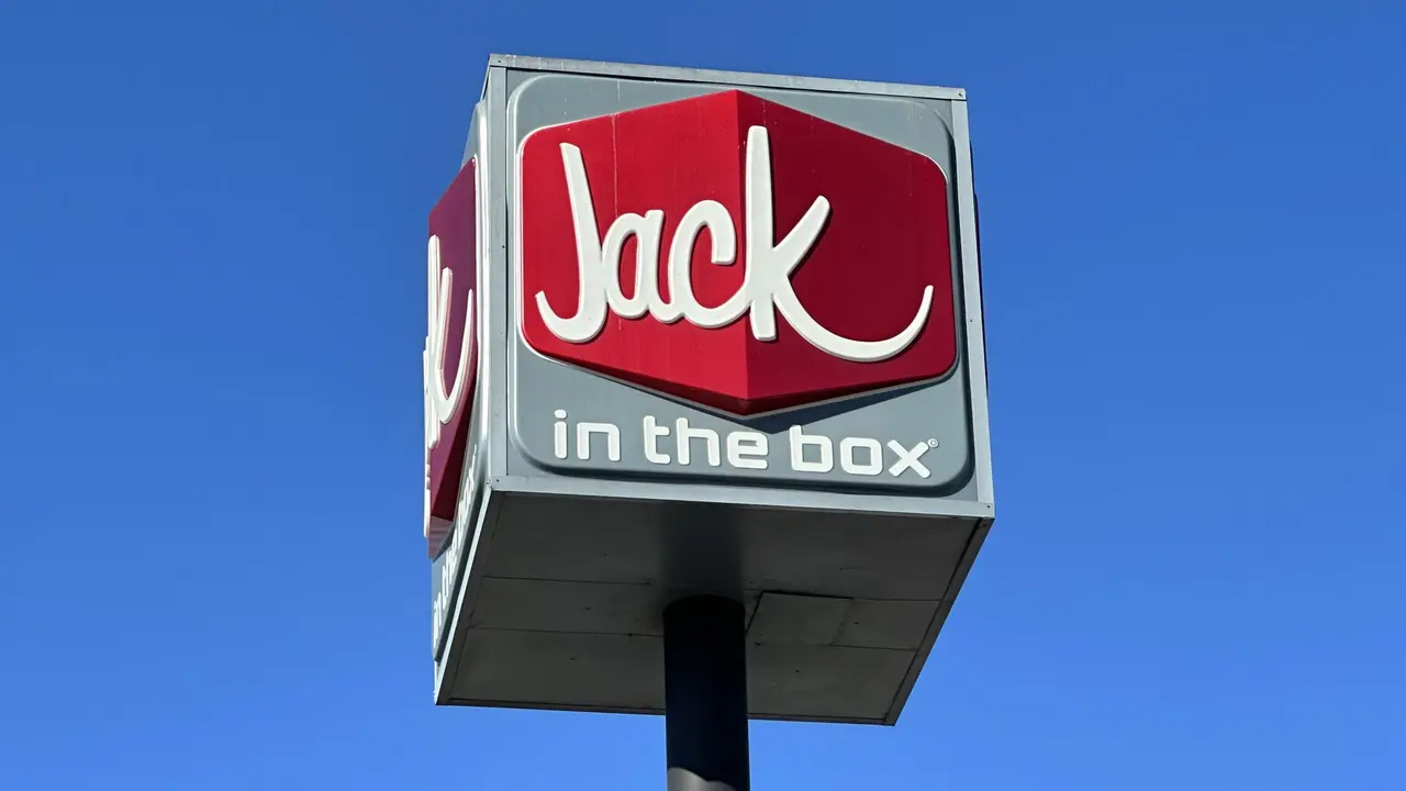 Scalding hot coffee thrown into fast-food manager’s face by angry customer, DA says — Inver Grove Heights Dining news
